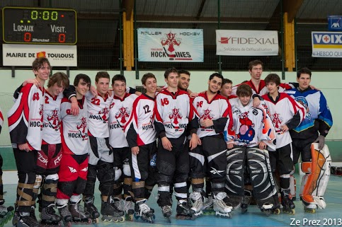 L'équipe cadets-juniors présente lors de la Hocklines Cup en mars 2013